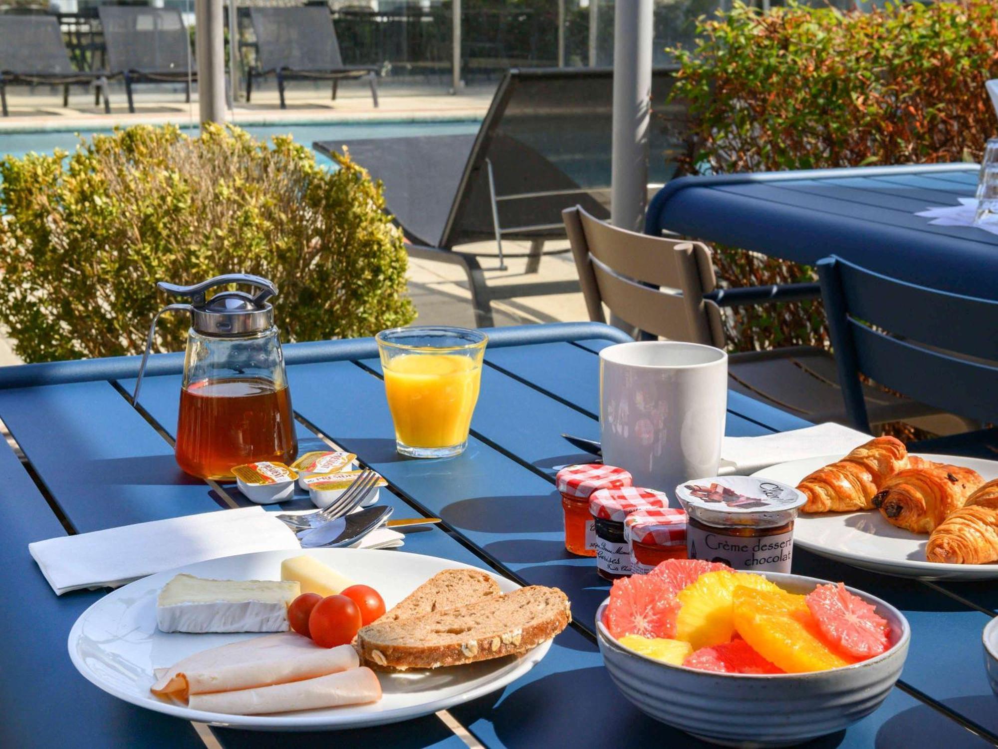 Hotel Novotel Evry Courcouronnes Ngoại thất bức ảnh